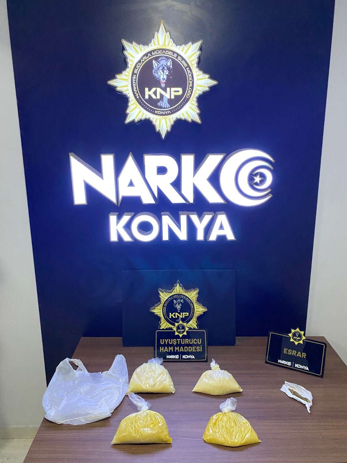 Konya’da çuval çuval uyuşturucu ele geçirildi! 140 isim tutuklandı 4